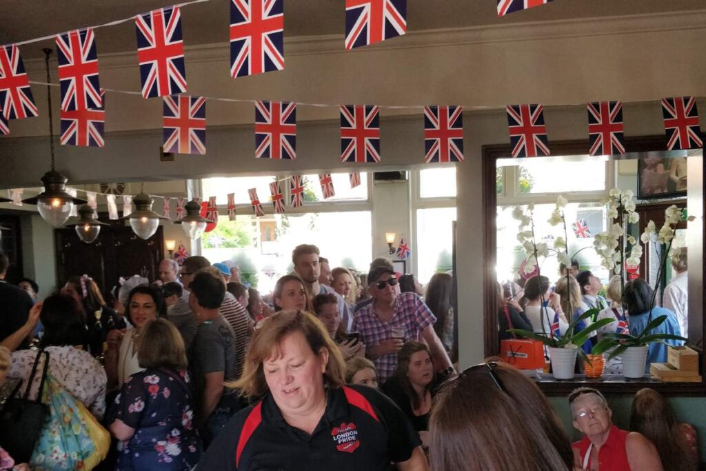 3 week trip to the UK with British pubs