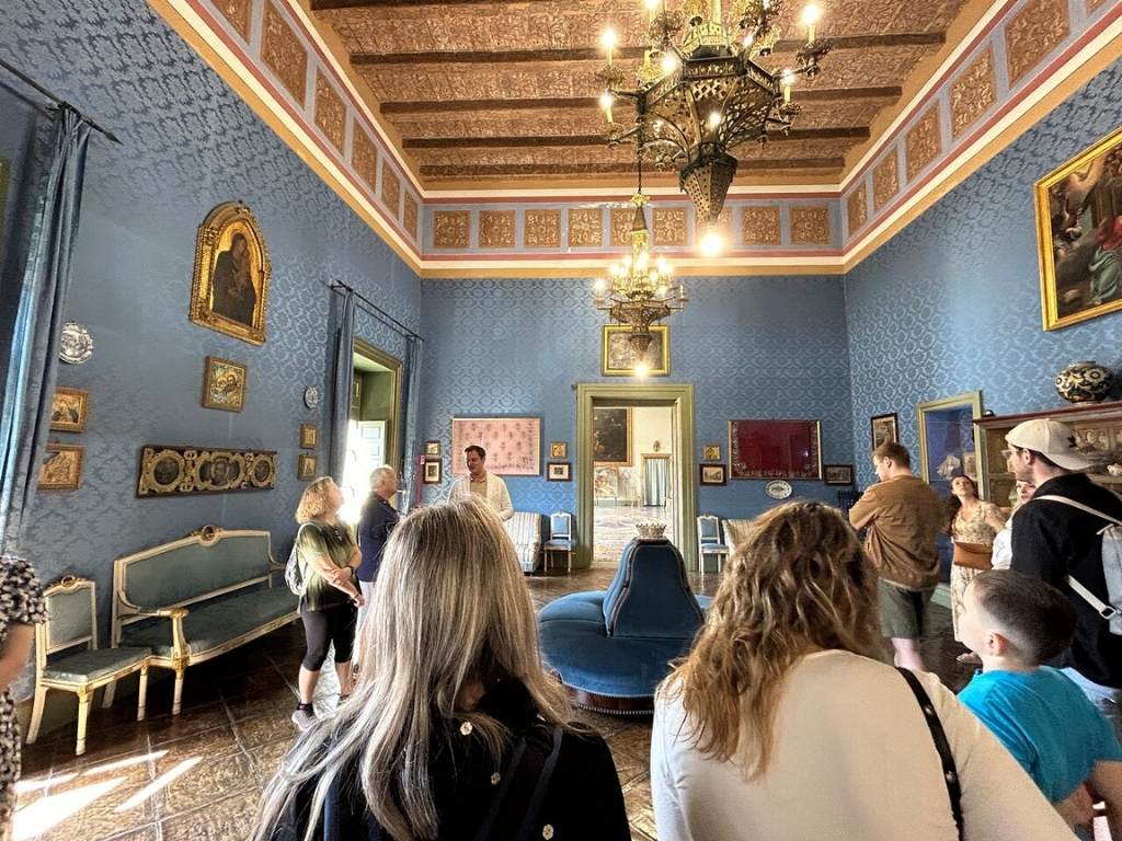 A guided tour of the palace takes 45 minutes and costs less than €20 - Perfect for a 1 day visit to palermo